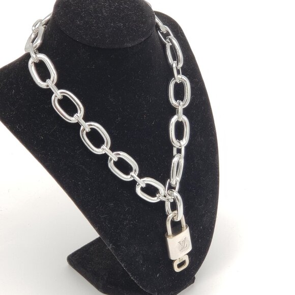 Authentic Louis Vuitton Lock & Key with Unbranded Silver Plated Chain Necklace - Picture 2 of 6